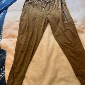 Vuori Men’s Olive Jogger Sweatpants